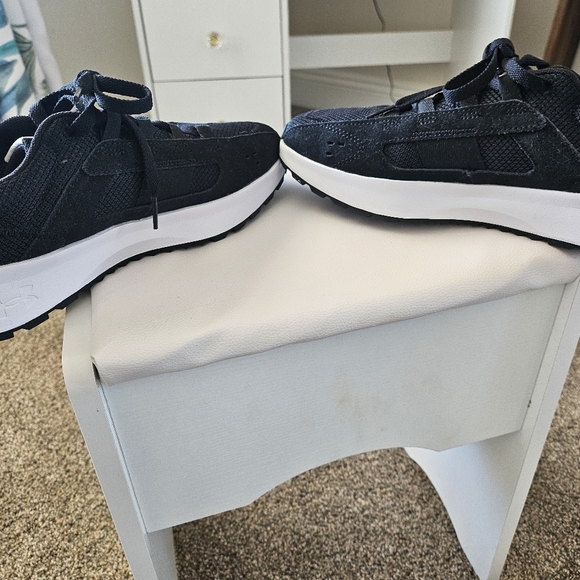 Womens Under Armour Shoes - Picture 3 of 4
